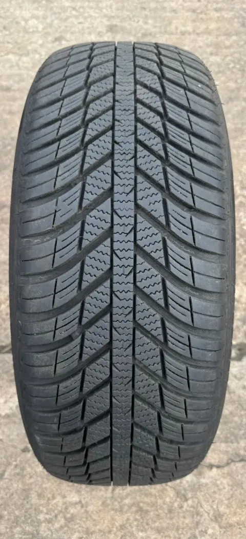 Background image for 1x Allwetterreifen 205/55 R16 91H Nexen N´Blue 4Season WH17 DOT24 7,7-7,9mm