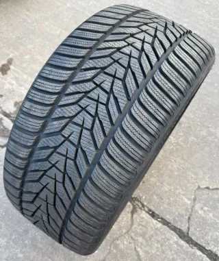 1x Winterreifen 245/40 R19 98V XL Hankook Winter I*Cept EVO3 W330 DOT23 DEMO NEU - Bild 2