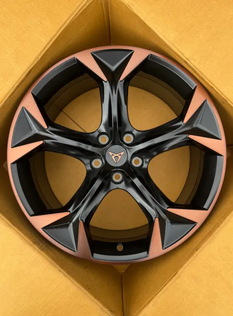 Background image for 1x Original Cupra Formentor KM7 19 Zoll Alufelge 5FF601025E 8,0JX19 ET40 KUPFER NEU