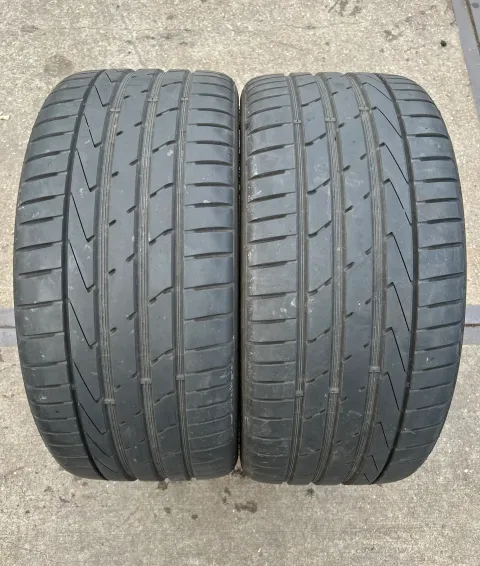 Background image for 2x Sommerreifen 245/35 ZR18 92Y XL Hankook Ventus S1 EVO 2 K117 DOT19 5,3-5,7mm