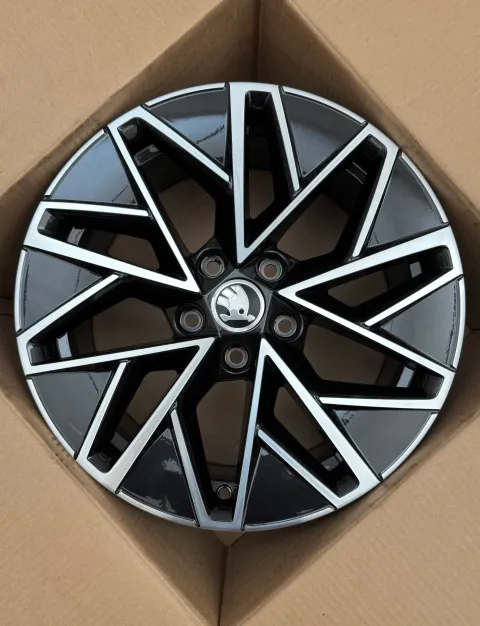 Background image for 1x Skoda Octavia IV NX 17 Zoll Alufelge Pulsar Aero 5E3601025BC 7Jx17 ET46 NEU