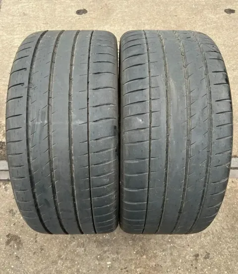 Background image for 2x Sommerreifen 255/35 R19 96Y XL Michelin Pilot Sport 4S * DOT21 6,5-7,1mm