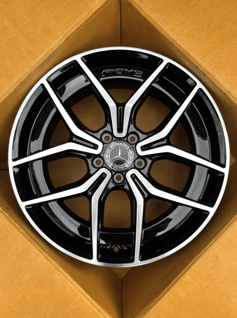 Background image for 1x Orig Mercedes E Klasse W213 S213 C238 19 Zoll AMG Alufelge A2134016500 8,0J ET43