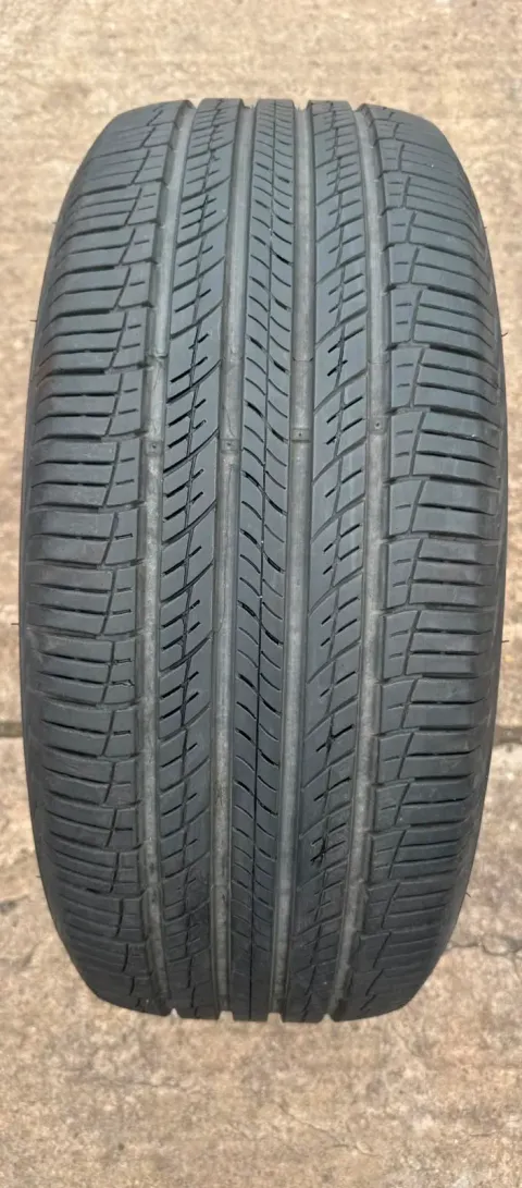Background image for 1x Sommerreifen 235/55 R17 99V Hankook Dynapro HP2 RA33 DOT22 5,7-6,3mm