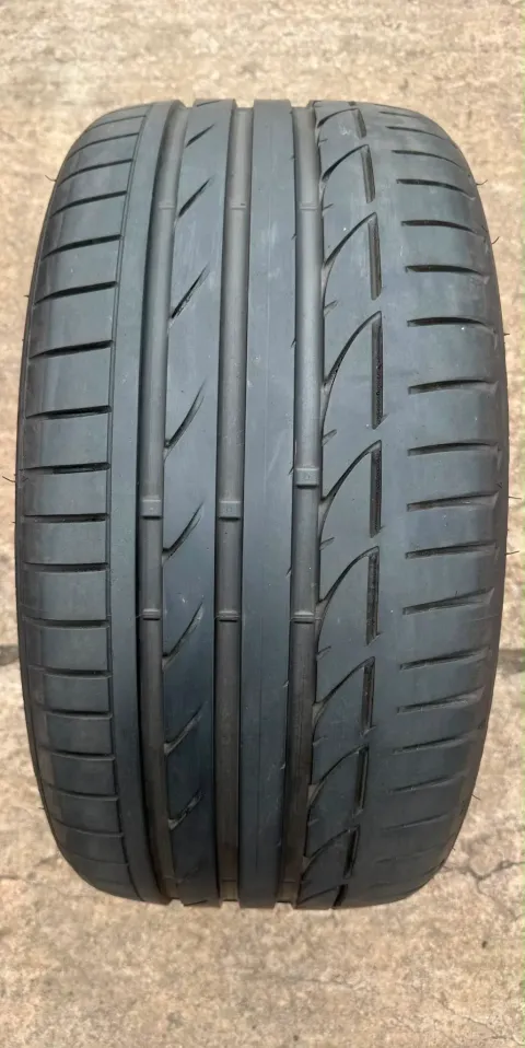 Background image for 1x Sommerreifen 255/35 R19 96Y XL Bridgestone Potenza S001 AO DOT22 6,4-6,6mm