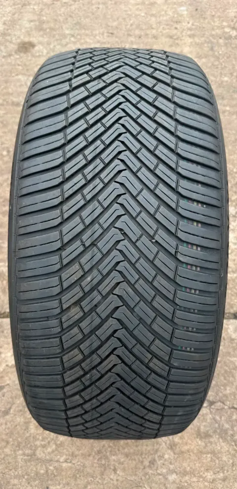 Background image for 1x Allwetterreifen 255/40 R20 101Y XL Continental AllSeason Contact DOT23 6,2-6,7mm