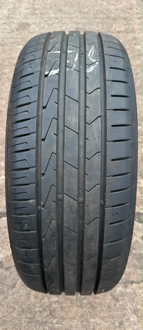 Background image for 1x Sommerreifen 205/55 R17 91V Hankook Ventus Prime 3 K125 DOT22 7-7,8mm