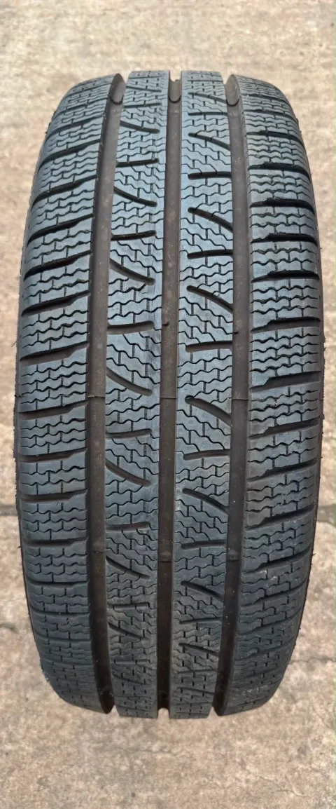 Background image for 1x Winterreifen 235/65 R16C 115/113R Pirelli Carrier Winter DOT24 9,7-10mm