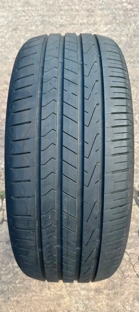 Background image for 1x Sommerreifen 235/55 R18 100V Hankook Ventus Prime 3 X K125A DOT22 5,3-5,8mm