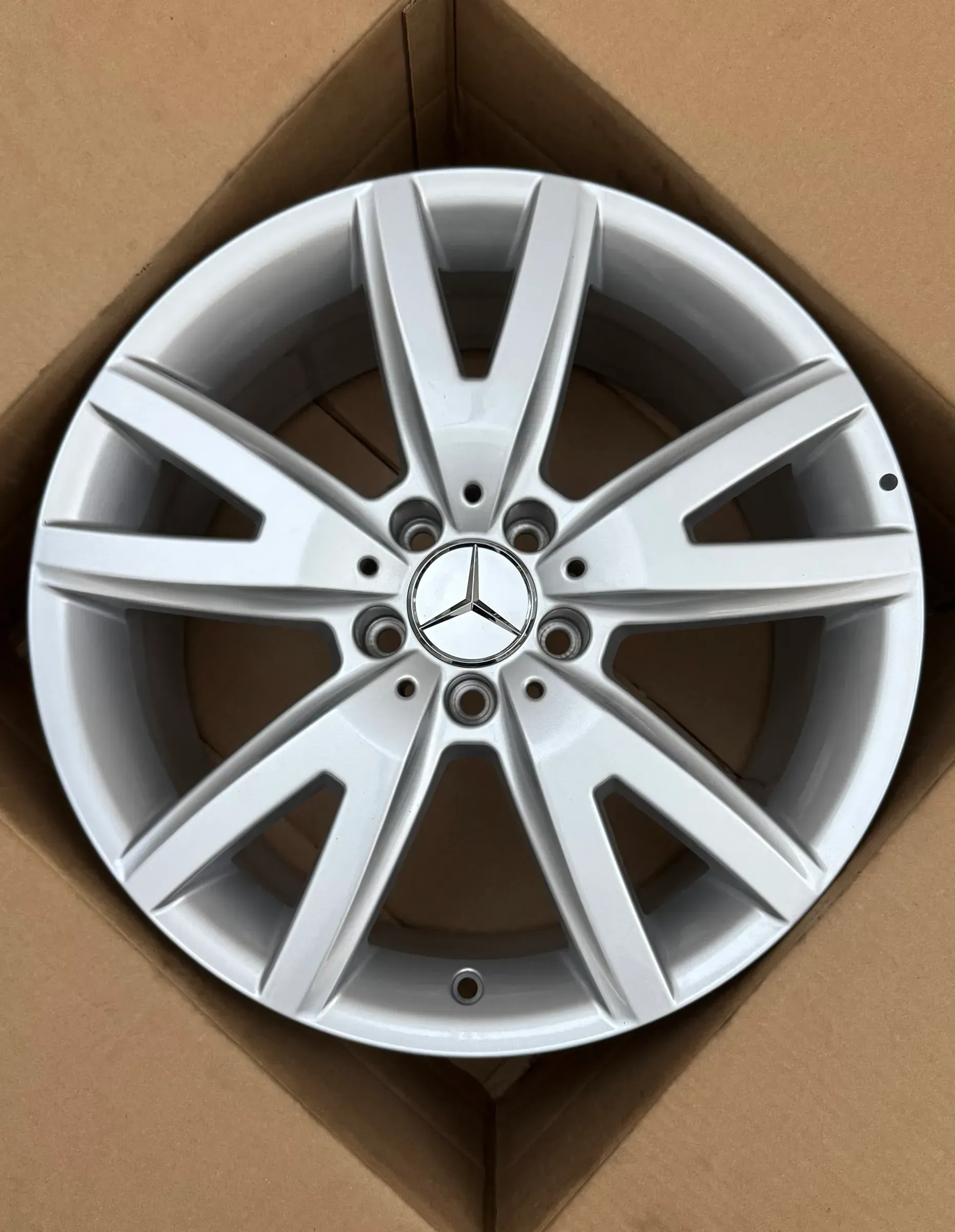 1x Original Mercedes CLS W218 C218 X218 18 Zoll Alufelge A2184011202 8,5JX18 ET34,5 NEU - Bild 1