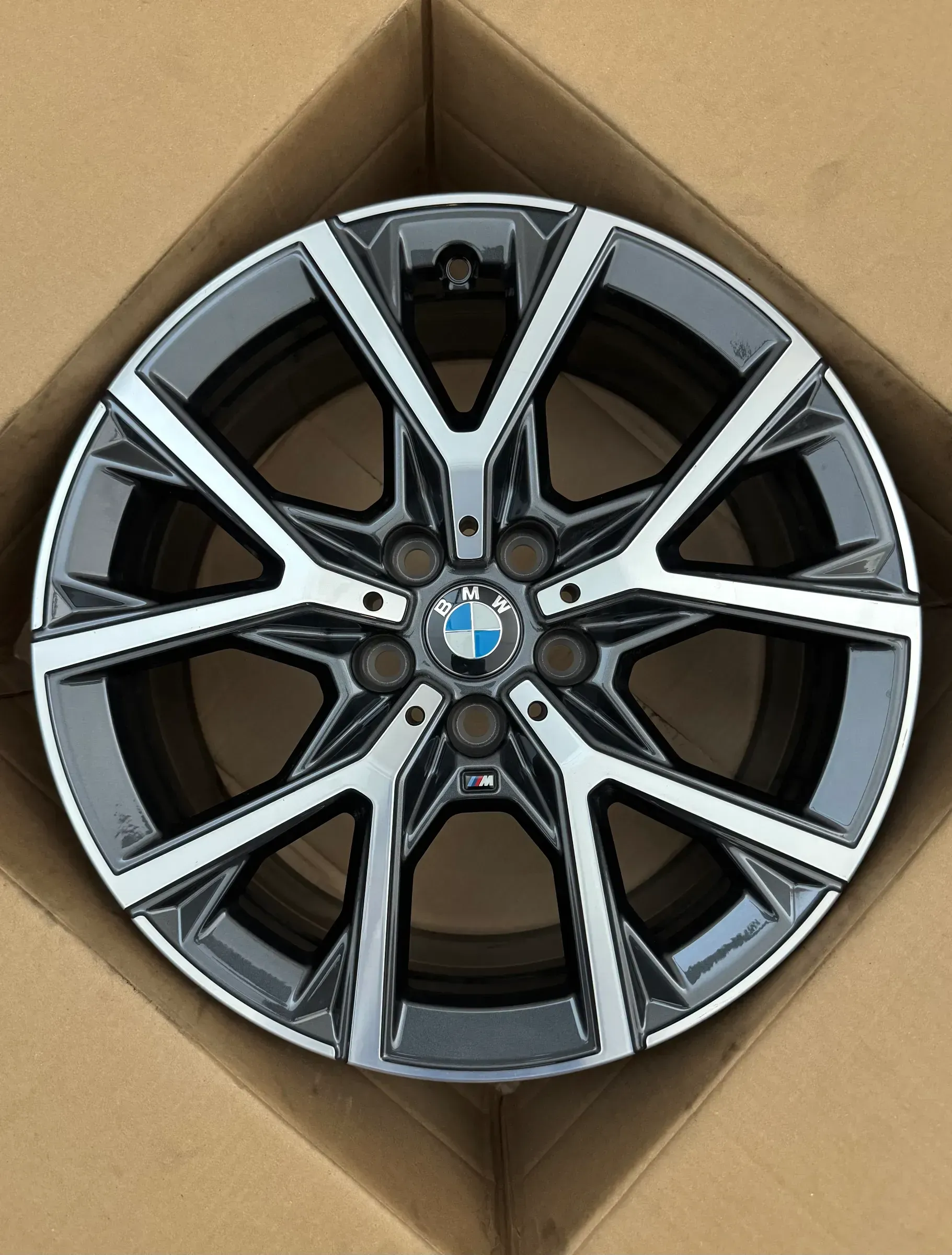1x Original BMW 1/2er F40 GranCoupe F44 18 Zoll Alufelge Y-Speiche M553 8092355 8,0Jx18 ET57 NEU - Bild 1