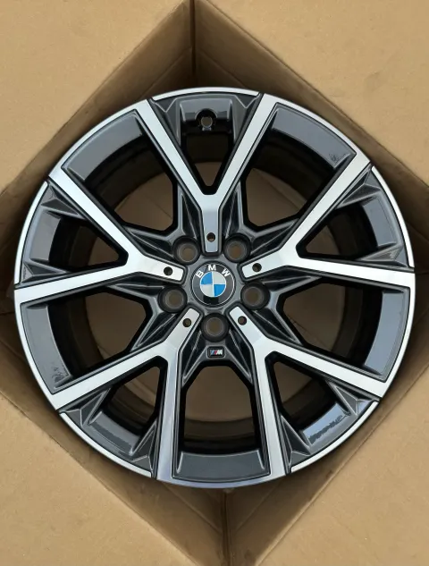 Background image for 1x Original BMW 1/2er F40 GranCoupe F44 18 Zoll Alufelge Y-Speiche M553 8092355 8,0Jx18 ET57 NEU