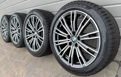 Background image for 4x Original BMW 3er G20 G21 4er G22 G23 18 Zoll Winterräder Doppelspeiche M790 Runflat DOT24 >7mm