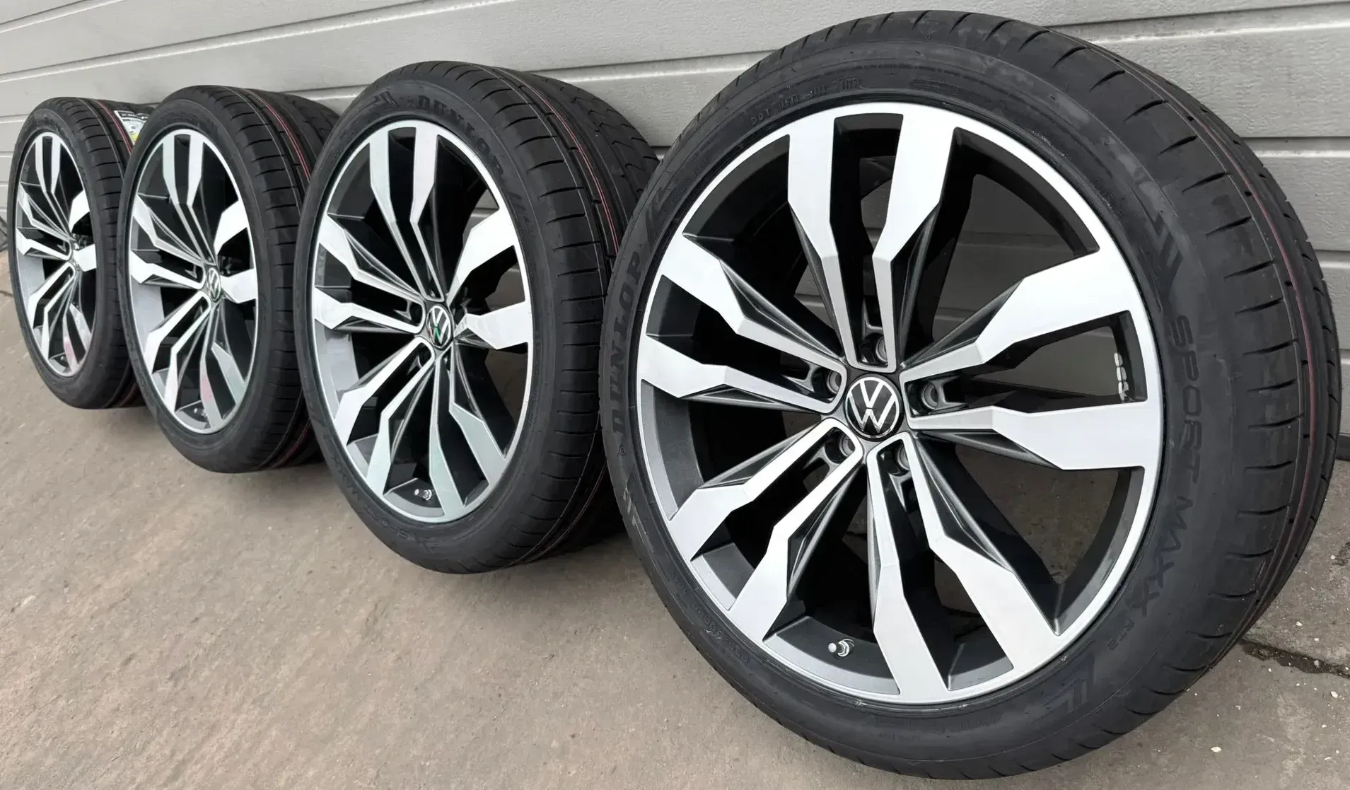 4x Original VW Tiguan II 5N 5NA 20 Zoll Sommerräder Suzuka 5NA601025G DOT25 NEU - Bild 1