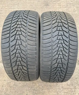 2x Winterreifen  245/40 R19 98V XL Hankook Winter I*Cept EVO 3 W330 DOT23/24 NEU - Bild 1
