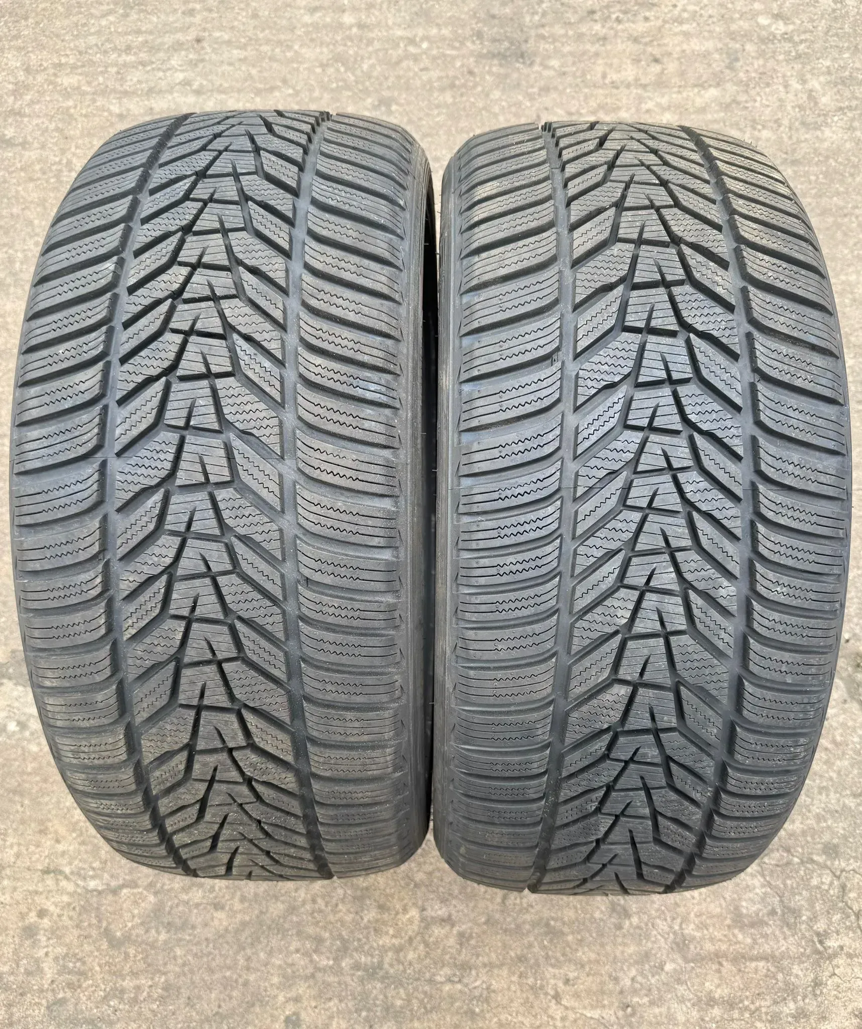 2x Winterreifen  245/40 R19 98V XL Hankook Winter I*Cept EVO 3 W330 DOT23/24 NEU - Bild 1
