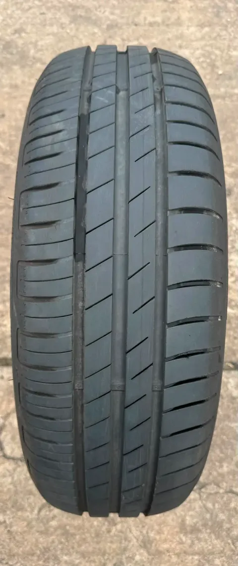 Background image for 1x Sommerreifen 185/65 R15 88H Goodyear EfficientGrip Performance DOT19 6,8-7mm