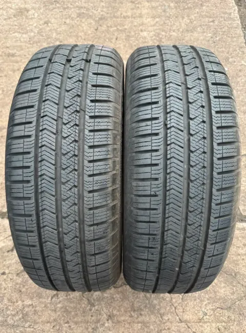 Background image for 2x Allwetterreifen 195/55 R16 87H Vredestein Quatrac 5 DOT20 6,6-7mm