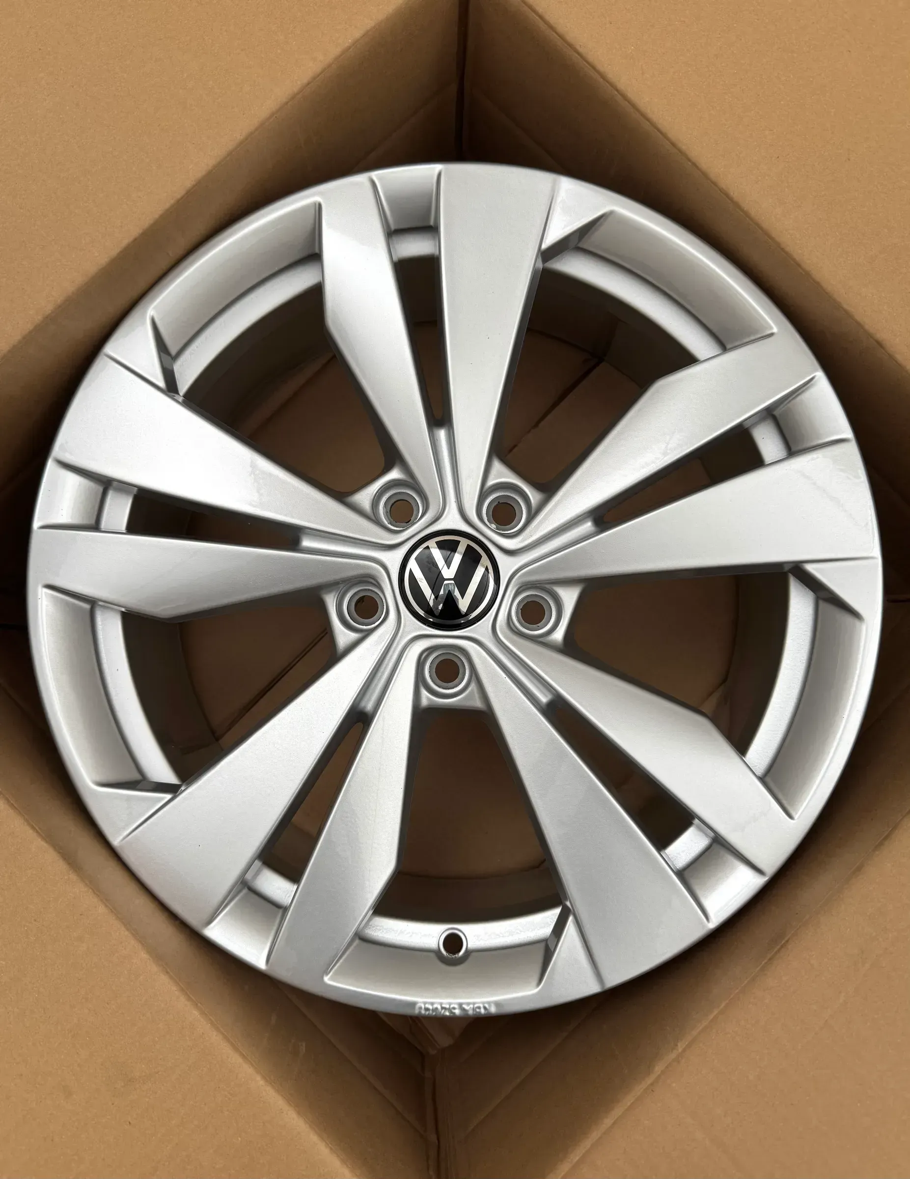 1x Original VW ID.3 18 Zoll Alufelge Loen 10A071498 7,5JX18 ET50 NEU - Bild 1