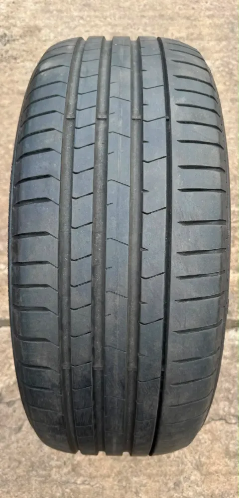 Background image for 1x Sommerreifen 245/40 R19 98Y XL Pirelli P Zero PZ4 L.S.* DOT22 5,8-6mm
