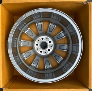 1x Original BMW 5er G30 G31 18 Zoll V Speiche 684 Alufelge 6874440 8,0JX18 ET30 NEU - Bild 3