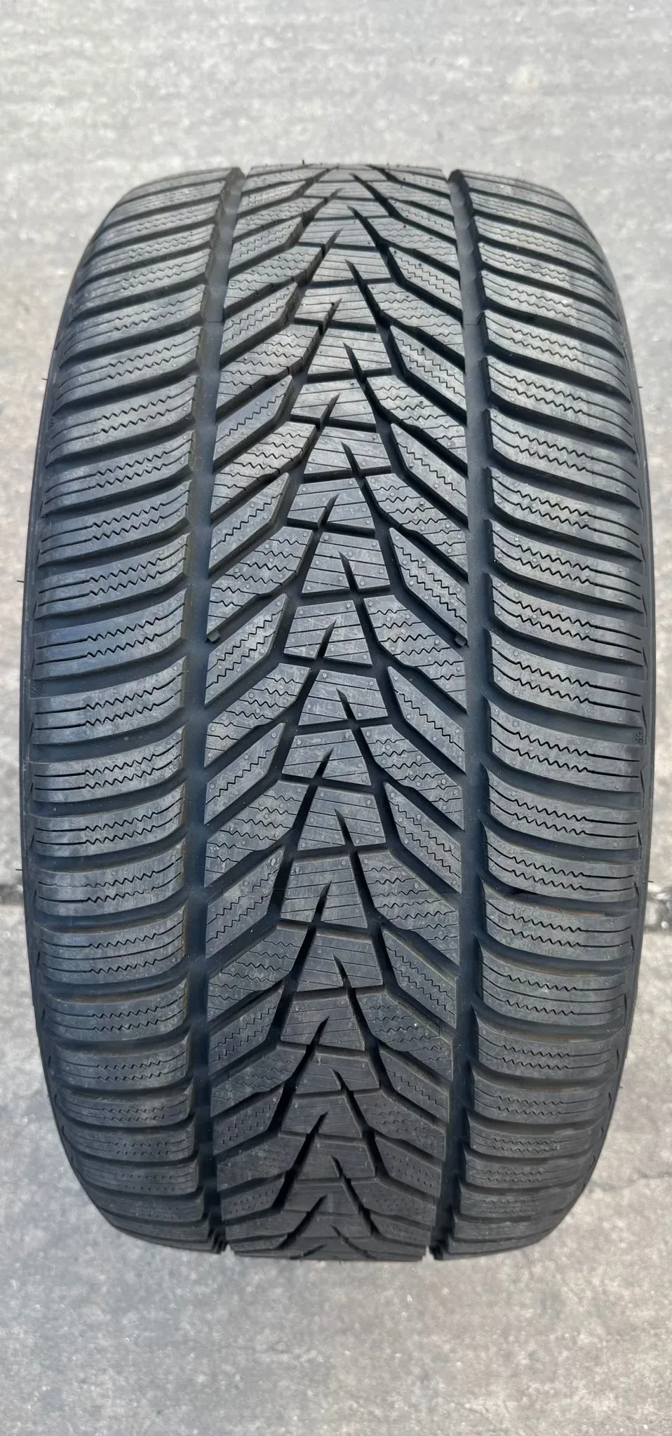 1x Winterreifen 245/40 R19 98V XL Hankook Winter I*Cept EVO3 W330 DOT23 DEMO NEU - Bild 1