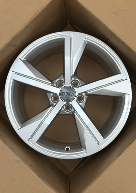 Background image for 1x Original Audi A1 GB 17 Zoll Alufelge 5-Arm-Stern-Design 82A601025G 7,5Jx17 ET46 NEU