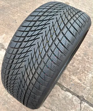 1x Winterreifen 245/40 R19 98V XL Goodyear UltraGrip Performance 3 DOT24 8-8,2mm - Bild 2