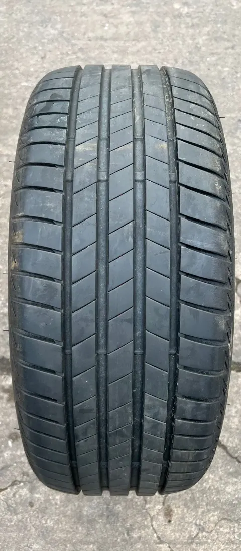 Background image for 1x Sommerreifen 225/40 R18 92Y XL Bridgestone Turanza T005 DOT24 6,9-7,2mm
