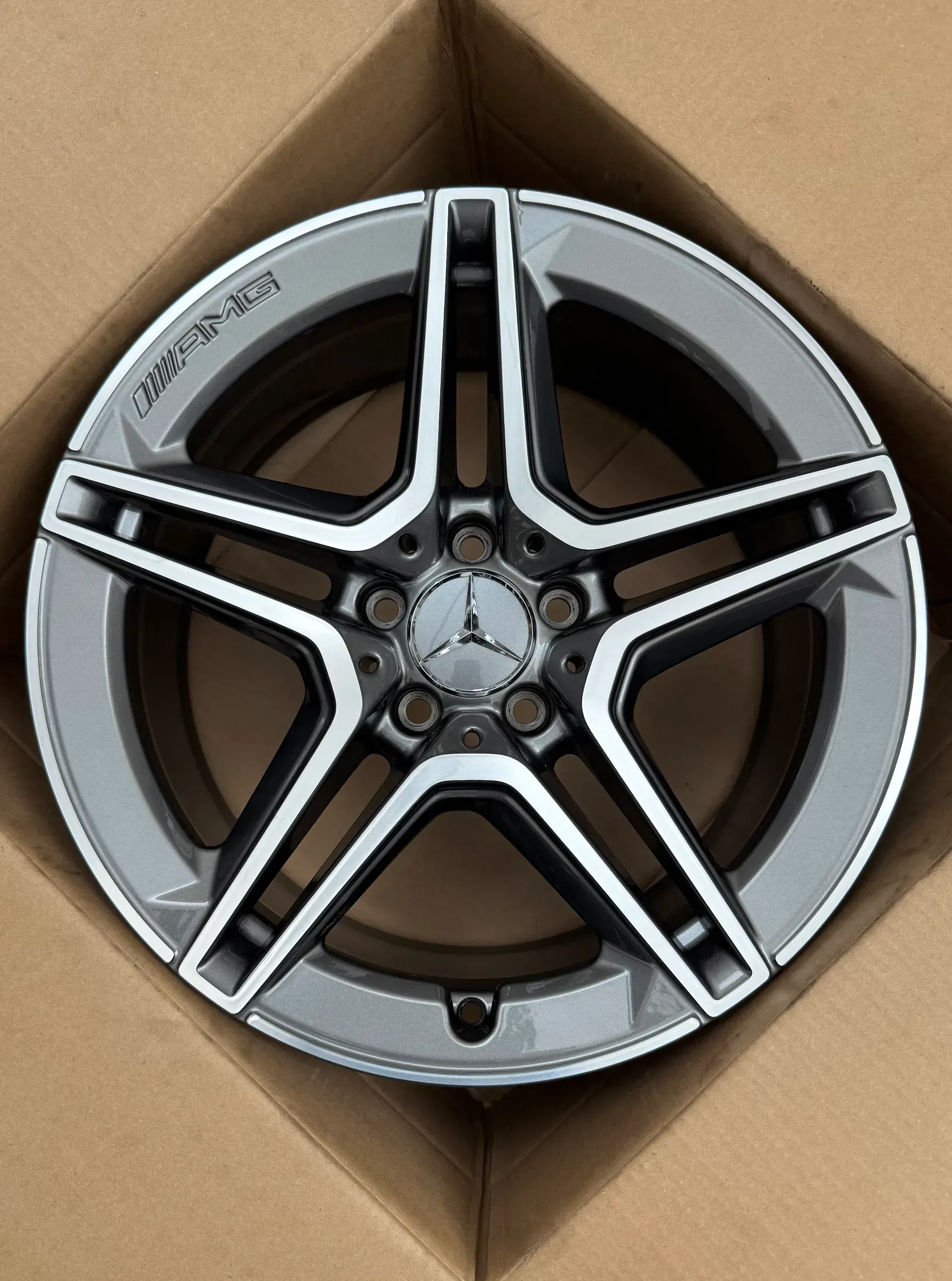 1x Original Mercedes C Klasse W205 A205 C205 S205 18 Zoll AMG Alufelge A2054019600 8,5Jx18 ET49 HA - Bild 1
