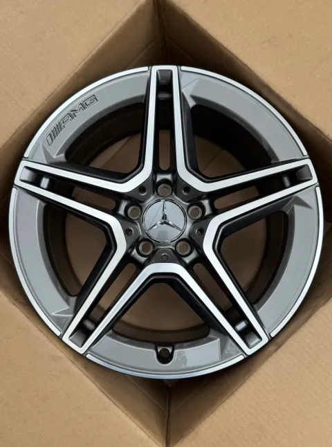 Background image for 1x Original Mercedes C Klasse W205 A205 C205 S205 18 Zoll AMG Alufelge A2054019600 8,5Jx18 ET49 HA
