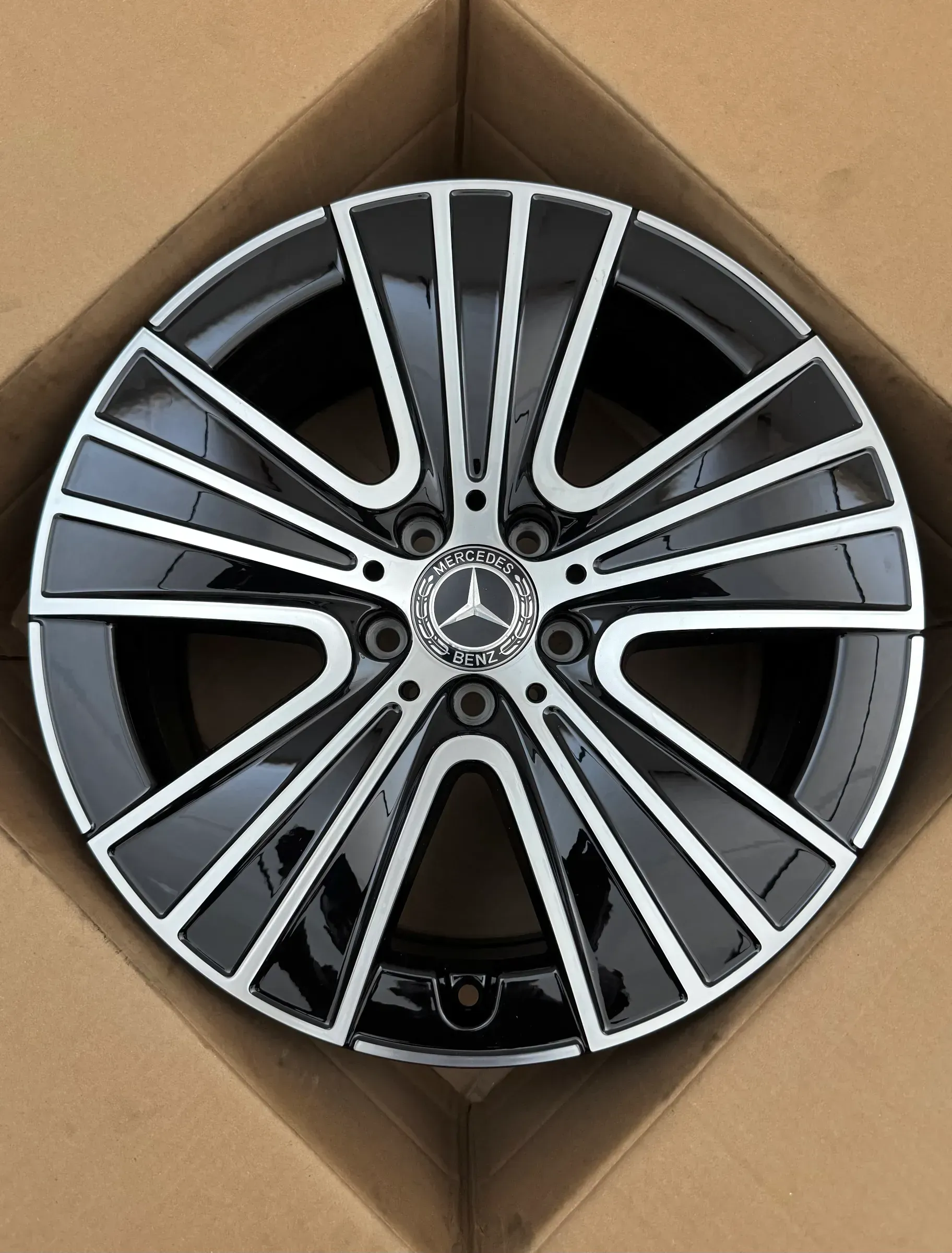 1x Original Mercedes E Klasse W214 S214 18 Zoll Alufelge A2144012800 8,0Jx18 ET32,5 NEU - Bild 1