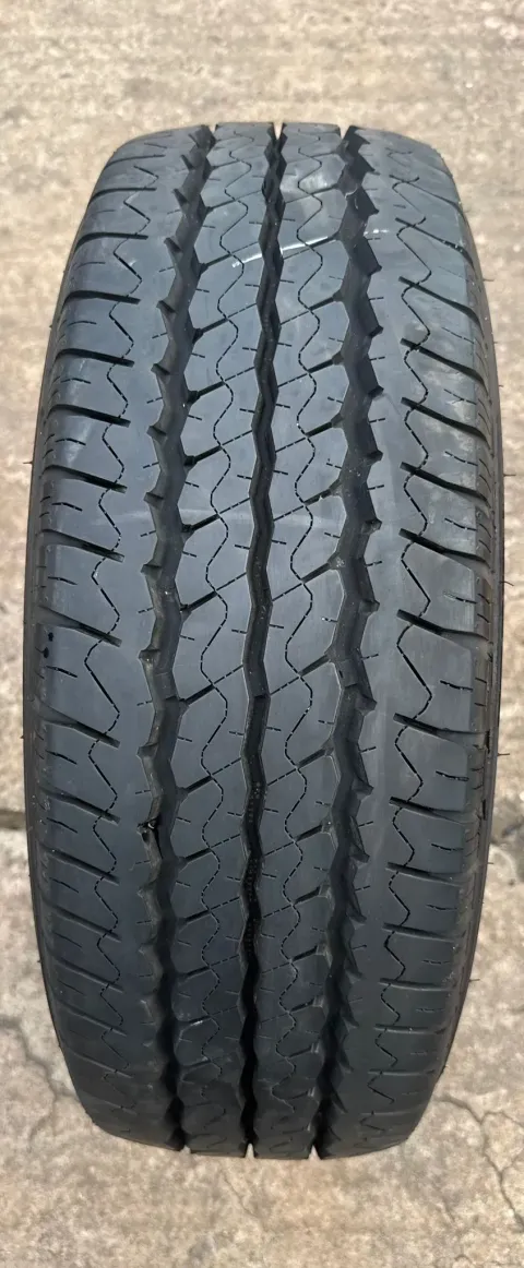Background image for 1x Sommerreifen 205/65 R15 C 102/100T Maxxis Vansmart MCV3 + DOT18 9,5-10mm