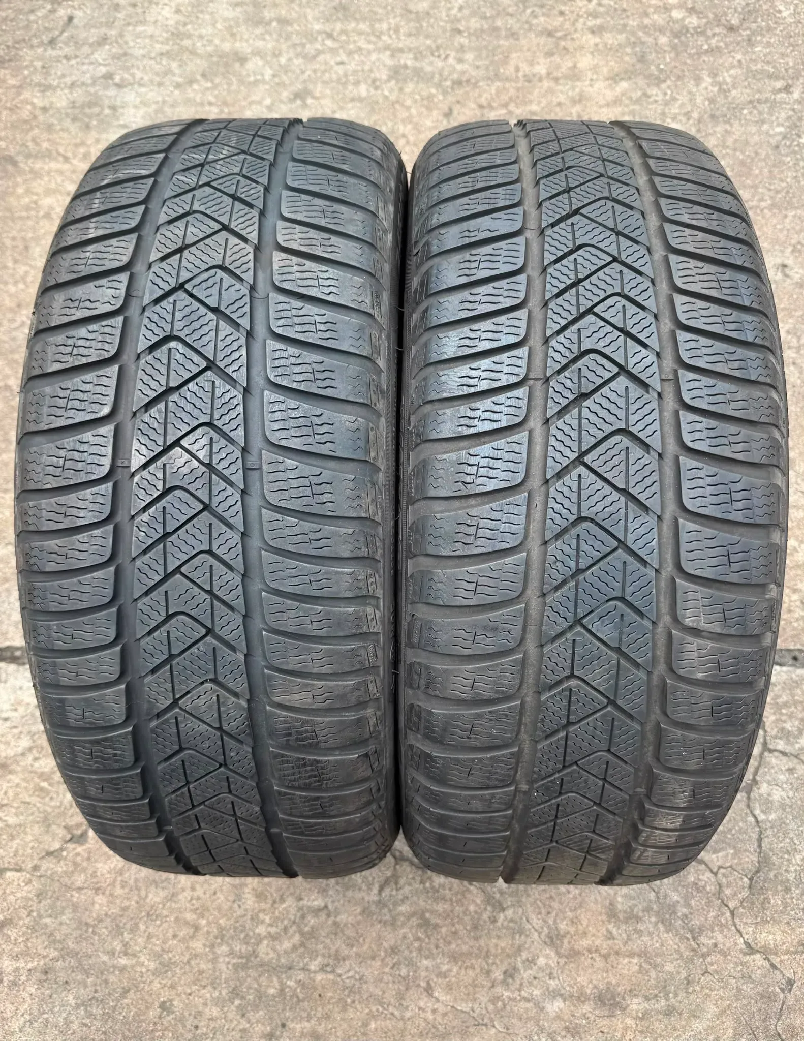 2x Winterreifen 245/40 R19 98V XL Pirelli Winter Sottozero 3 RFT RSC Runflat MOE * DOT17 5,5-6,1mm - Bild 1
