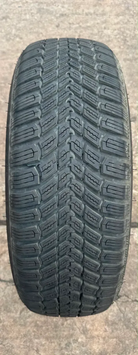 Background image for 1x Allwetterreifen 185/65 R15 92H XL Davanti AllToura 4-Seasons DOT25 6,8-7,1mm
