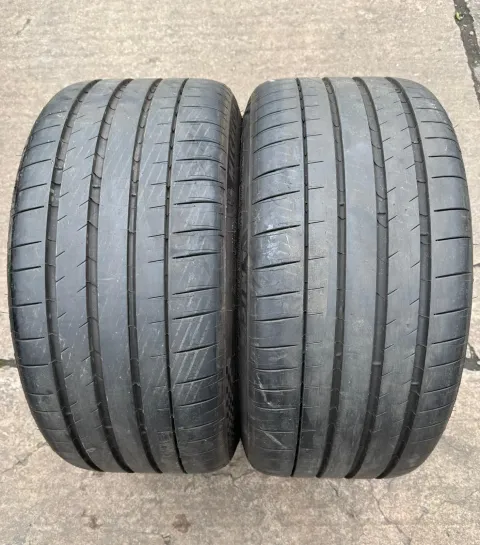 Background image for 2x Sommerreifen 255/35 ZR19 96Y XL Michelin Pilot Sport 4 S * DOT24 7-7,2mm