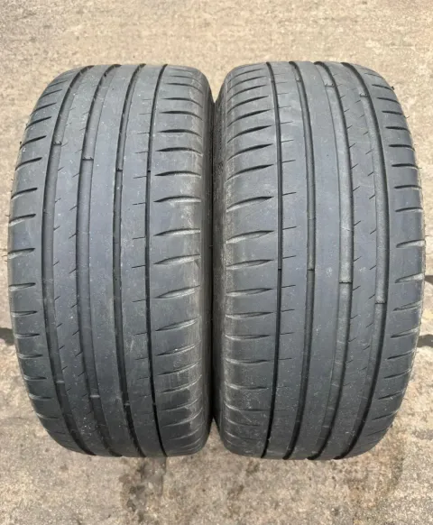 Background image for 2x Sommerreifen 225/40 ZR18 92Y XL Michelin Pilot Sport 4 DOT20 5,5-6mm