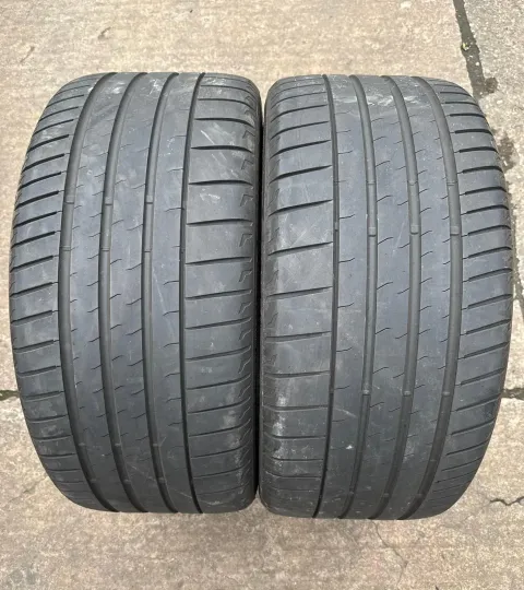 Background image for 2x Sommerreifen 295/35 R21 107Y XL Bridgestone Potenza Sport MGT DOT22 5,7-6,4mm