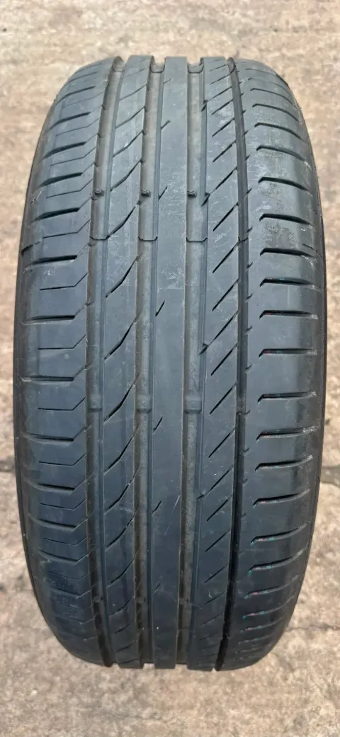 Background image for 1x Sommerreifen 205/50 R17 89V Continental Conti Sport Contact 5 DOT17 6,4-6,9mm