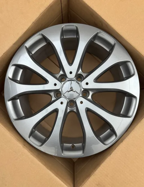 Background image for 1x Original Mercedes GLC W253 X253 18 Zoll Alufelge A2534011500 8,0JX18 ET38 TOP