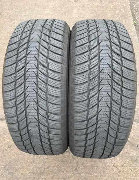 Background image for 2x Winterreifen 265/60 R18 114H XL Zeetex WQ1000 DOT25 7,9-8,1mm