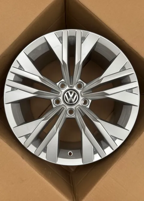 Background image for 1x Orig VW Passat Alltrack 3G B8 17 Zoll Alufelge Ancona 3G0601025T 8JX17 ET41 NEU
