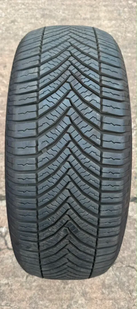 Background image for 1x Allwetterreifen 205/55 R16 94W XL Windforce CatchFors A/S II DOT24 6,6-7,3mm