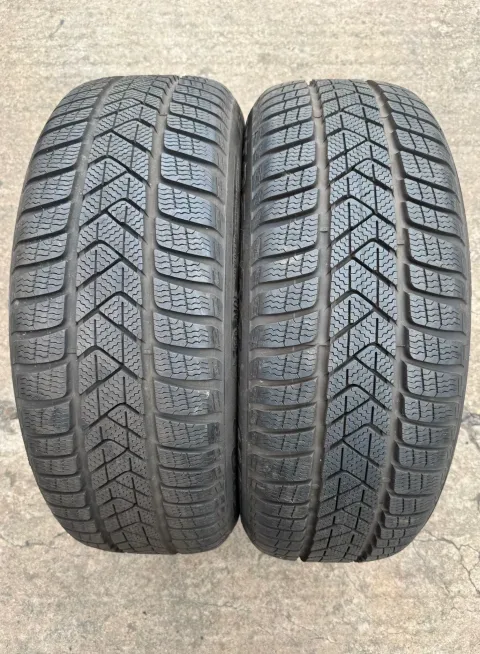 Background image for 2x Winterreifen 225/55 R17 97H Pirelli Winter Sottozero 3 RFT RSC Runflat MOE * DOT21 7-8mm