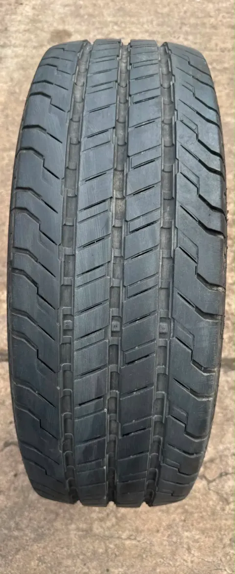 Background image for 1x Sommerreifen 215/65 R16 C 106/104T Continental Conti Van Contact 100 DOT21 7,3-8,4mm