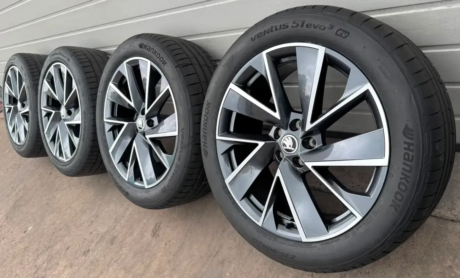 4x Original Skoda Enyaq IV 5A Elroq PYL 20 Zoll Sommerräder Vega 5LA601025DC -DE DOT26 NEU - Bild 1