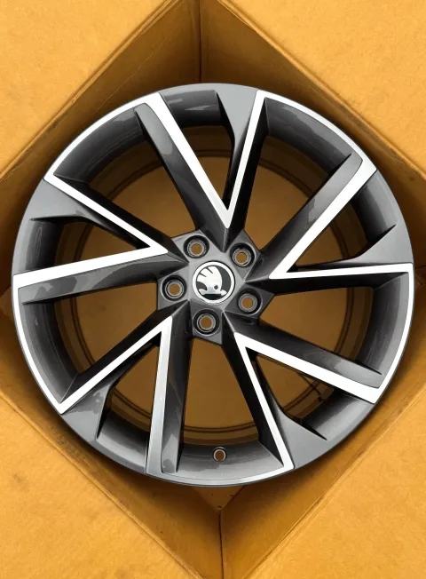 Background image for 1x Original Skoda Superb III 3V 19 Zoll Alufelge Vega 3V0601025AP 8,0Jx19 ET44 NEU