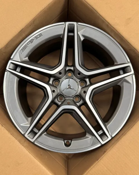 Background image for 1x Original Mercedes A B Klasse W177 W247 CLA C118 18 Zoll AMG Alufelge A1774011500 7,5Jx18 ET49 Tremolit