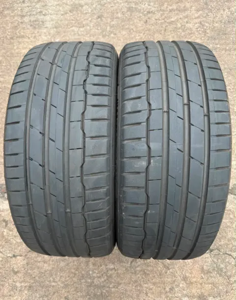 Background image for 2x Sommerreifen 225/45 ZR17 94Y XL Hankook Ventus S1 EVO 3 K127 DOT22 5,4-6mm