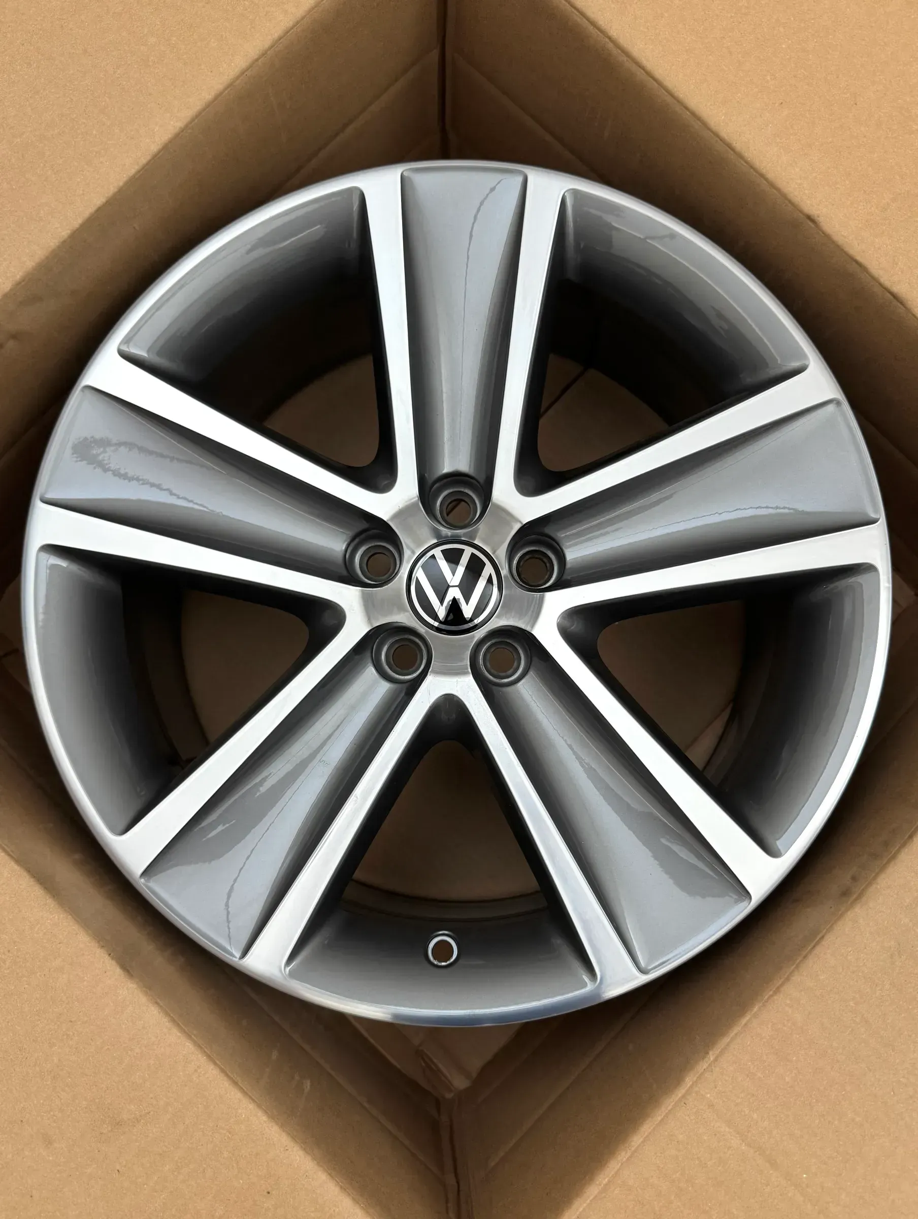 1x Original VW Cross Polo 6R 17 Zoll Alufelge Budapest 6R0601025P 7,5JX17 ET38 NEU - Bild 1